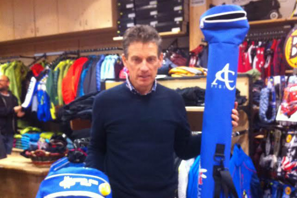 Sci nordico: Pierino Confortola di Lapponia Sport dona porta bastoncini e borracce alle squadre del Comitato FISI Alpi Centrali.