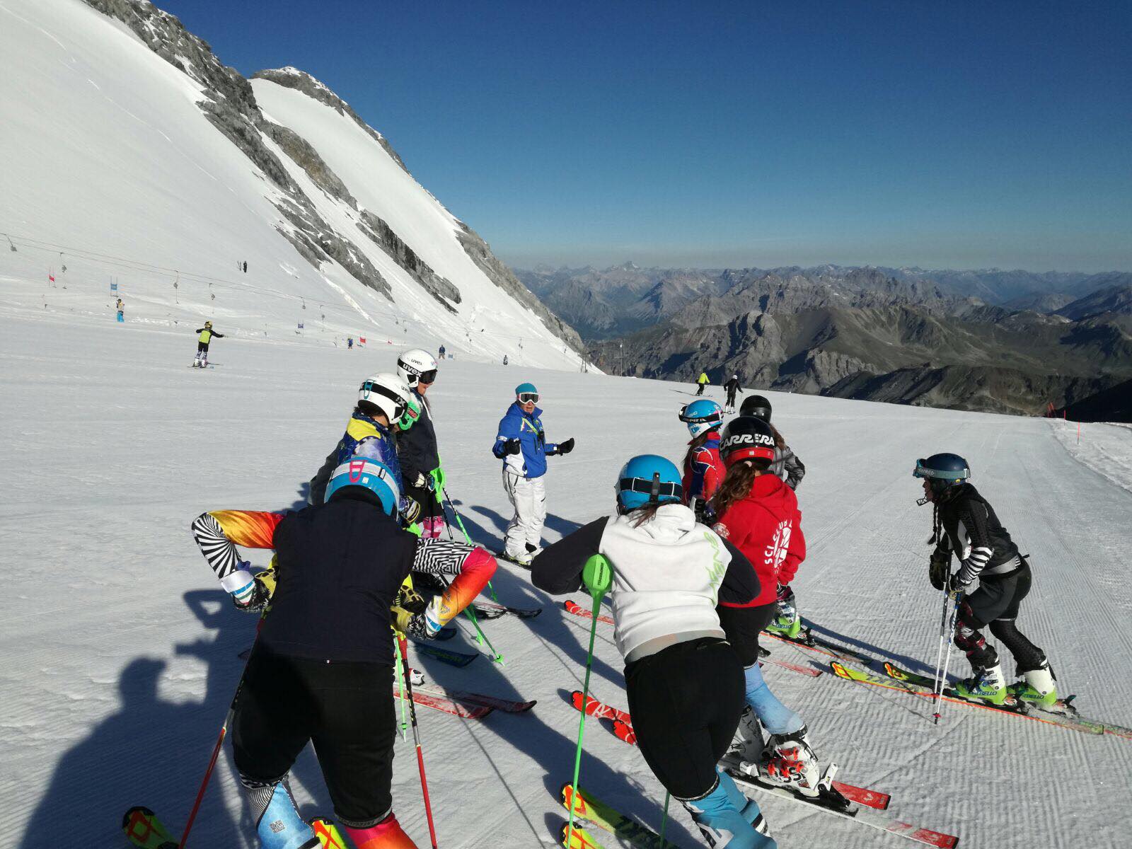 Sci alpino: al Passo dello Stelvio procede il collettivo “rosa” della categoria Children. Presazzi e Fanchini: “condizioni meteo favorevoli e manto nevoso perfetto”  (foto gallery)